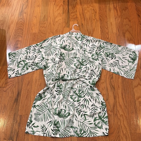 Poppy Love Petal Woman Robe One size fits most Green white fern palm print tie - Picture 2 of 10